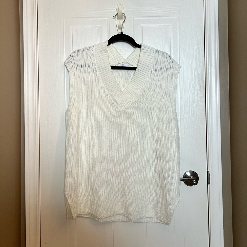 White Chunky Oversized V-Neck Knit Sweater Vest